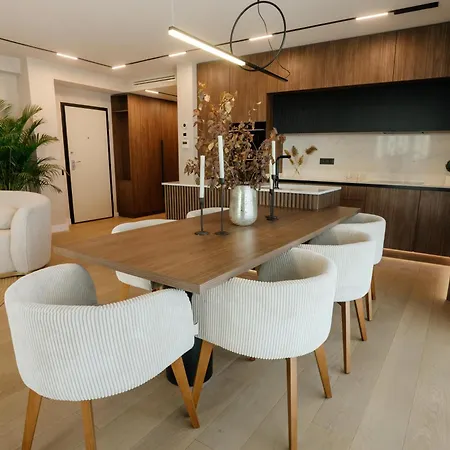 Penthouse Lebada Lake View *