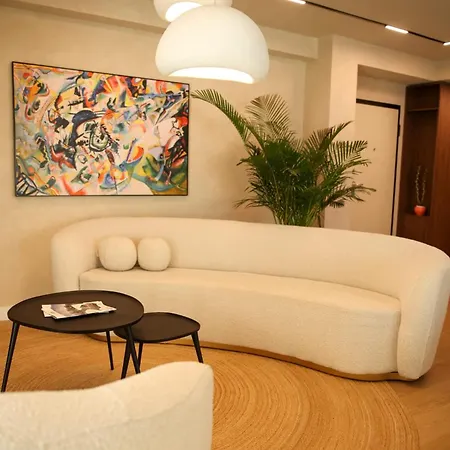 Penthouse Lebada Lake View