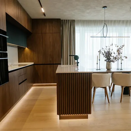 Penthouse Lebada Lake View *
