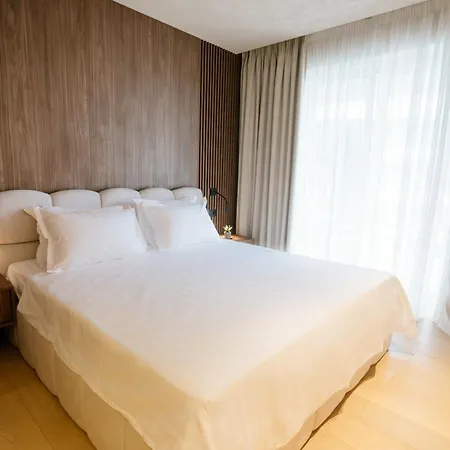 Penthouse Lebada Lake View Apartment