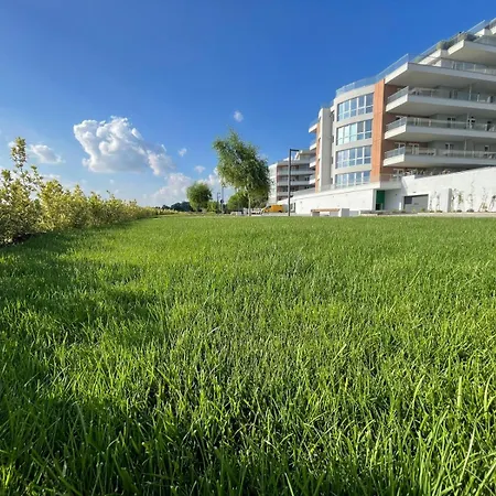 Penthouse Lebada Lake View Apartment Bucharest