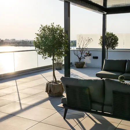 Apartment Penthouse Lebada Lake View Bucharest