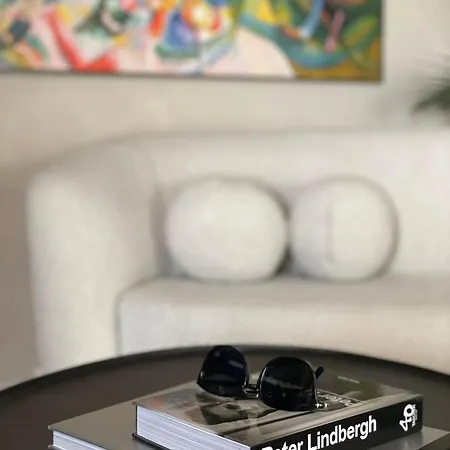 Penthouse Lebada Lake View * Bukurešť