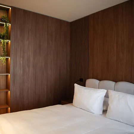 Penthouse Lebada Lake View *