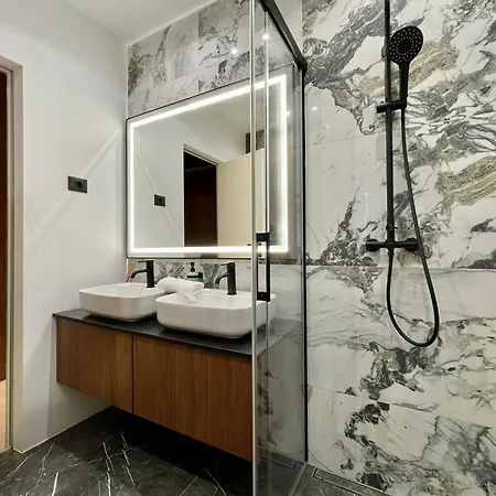 Penthouse Lebada Lake View