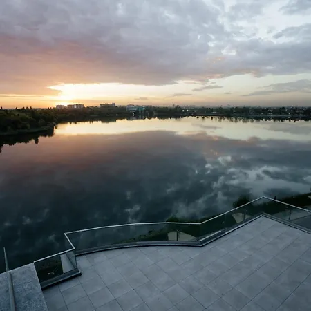 Penthouse Lebada Lake View Bukurešť