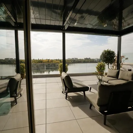 Penthouse Lebada Lake View