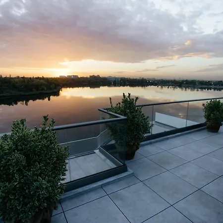 Penthouse Lebada Lake View Apartmán *