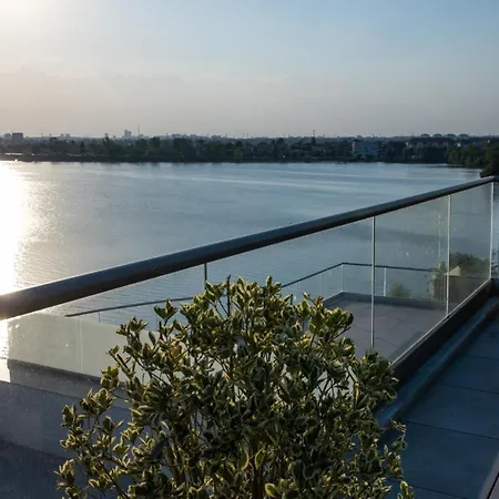 Penthouse Lebada Lake View