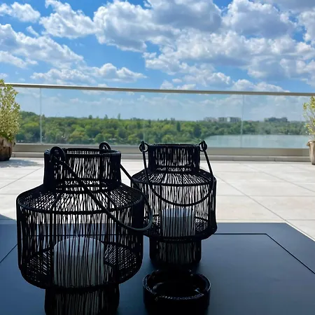 Penthouse Lebada Lake View Apartmán *